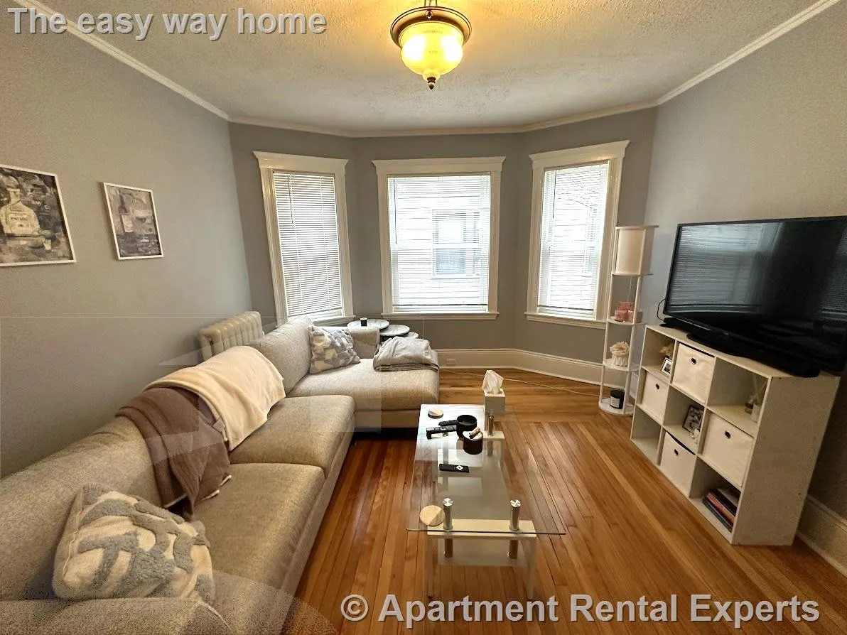 3 bed, 1 bath apartment for rent at 207 Boston Ave Unit B, Tufts