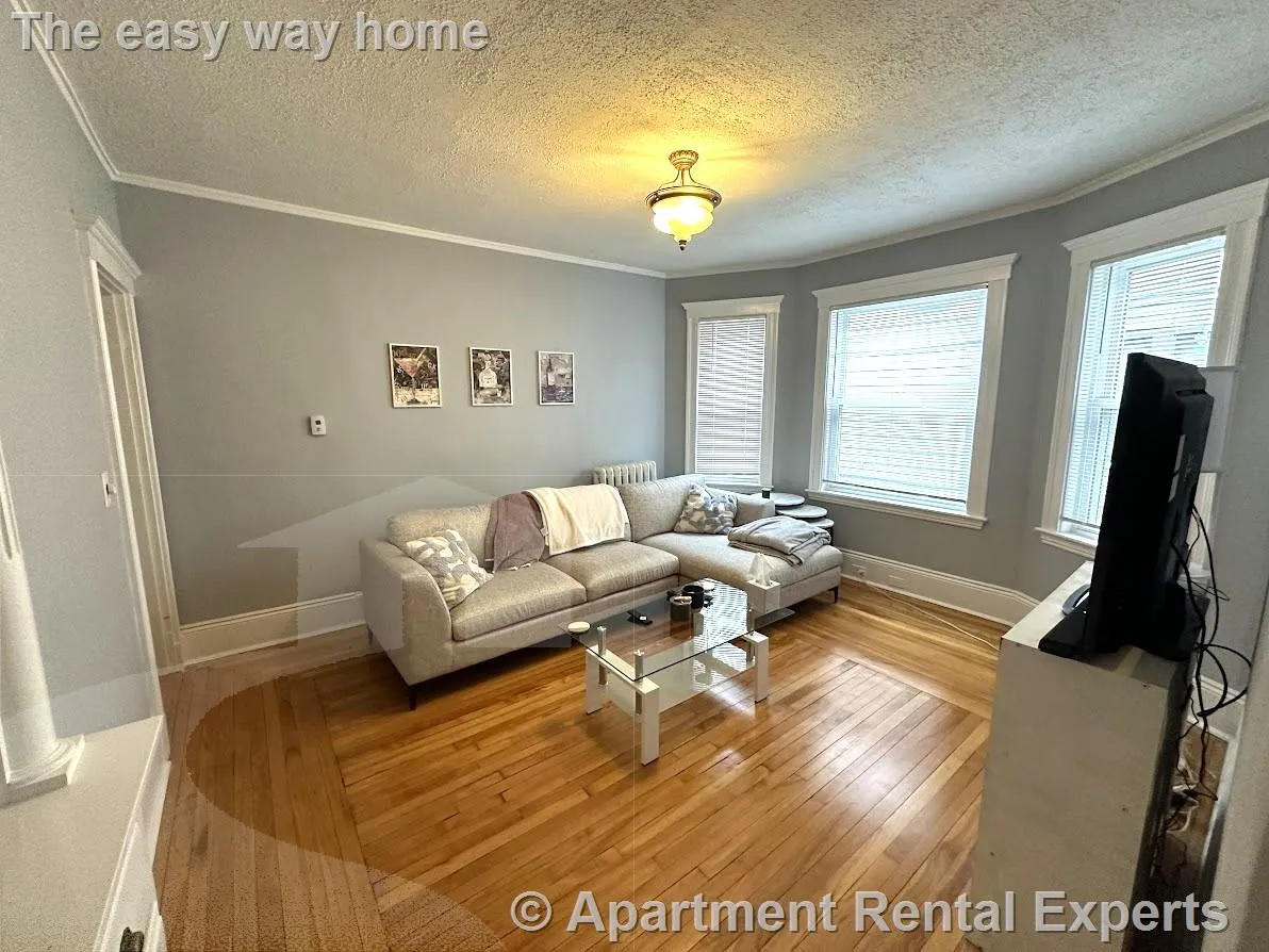 3 bed, 1 bath apartment for rent at 207 Boston Ave Unit B, Tufts — photo 2 of 9