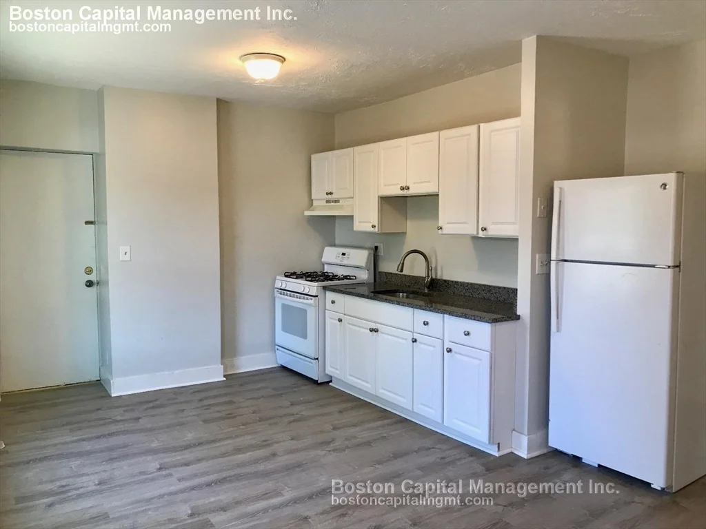 2 bed, 1 bath apartment for rent at 207 Broadway Unit 11, Everett — photo 5 of 14