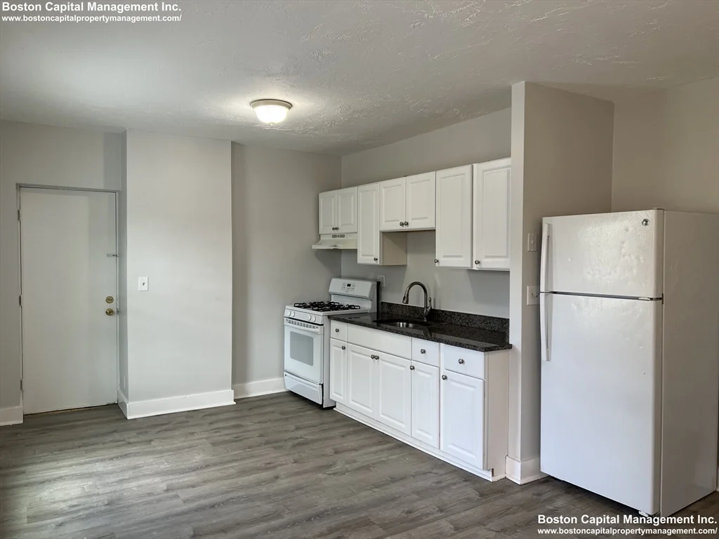 2 bed, 1 bath apartment for rent at 207 Broadway Unit 11, Everett — photo 6 of 14