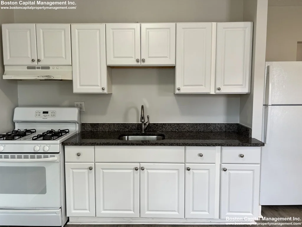 2 bed, 1 bath apartment for rent at 207 Broadway Unit 11, Everett — photo 4 of 14