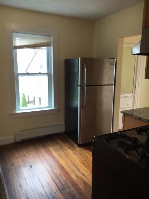 2 bed, 1 bath apartment for rent at 207 Broadway Unit 7, Everett — photo 4 of 12