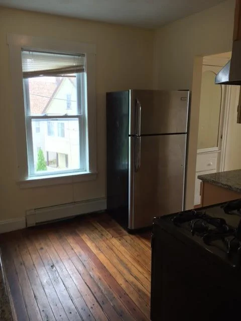2 bed, 1 bath apartment for rent at 207 Broadway Unit 7, Everett — photo 3 of 12