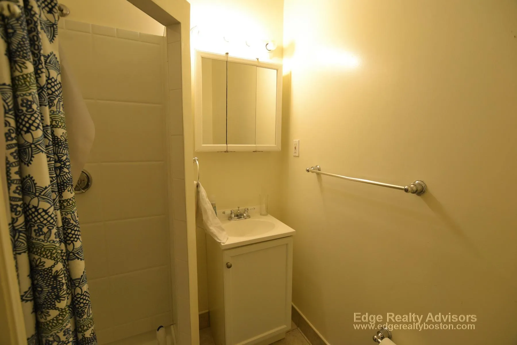 4 bed, 2 bath apartment for rent at 207 Chestnut Hill Ave Unit 3, Brighton — photo 16 of 18