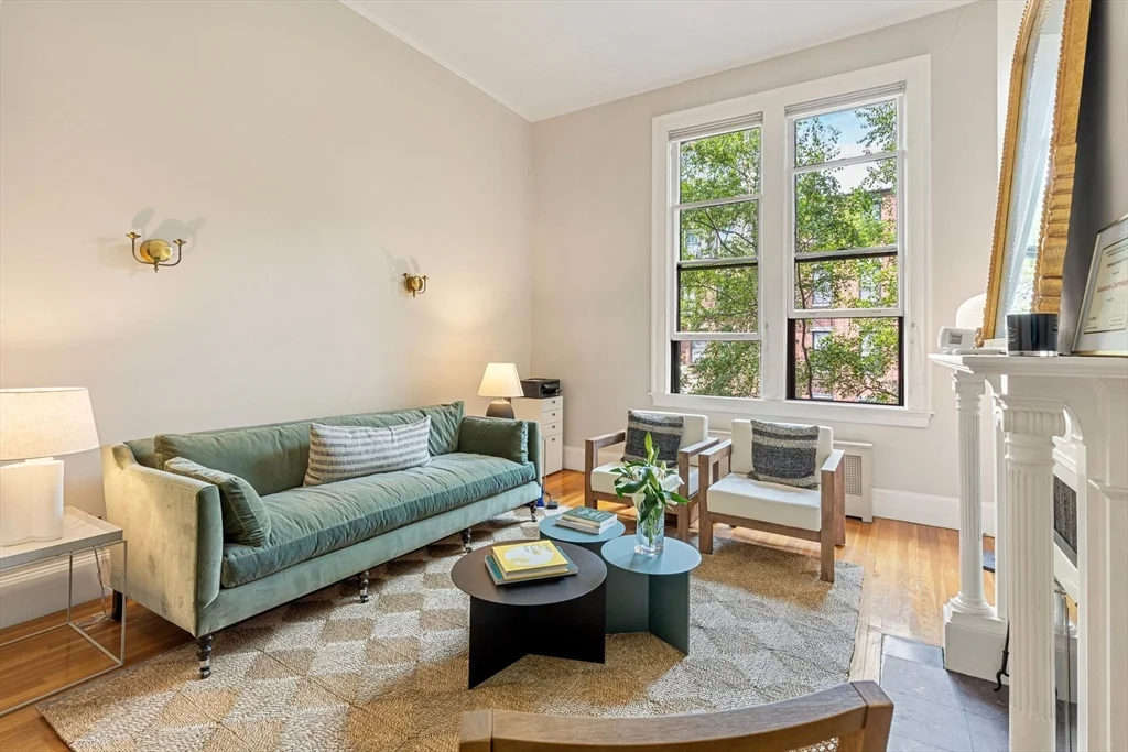 1 bed, 1 bath apartment for rent at 207 Commonwealth Ave Unit 4, Back Bay — photo 2 of 12