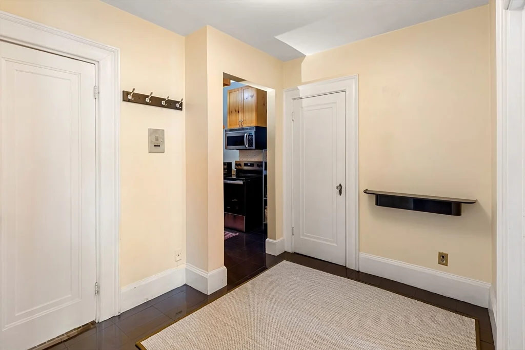 1 bed, 1 bath apartment for rent at 207 Commonwealth Ave Unit 4, Back Bay — photo 6 of 12