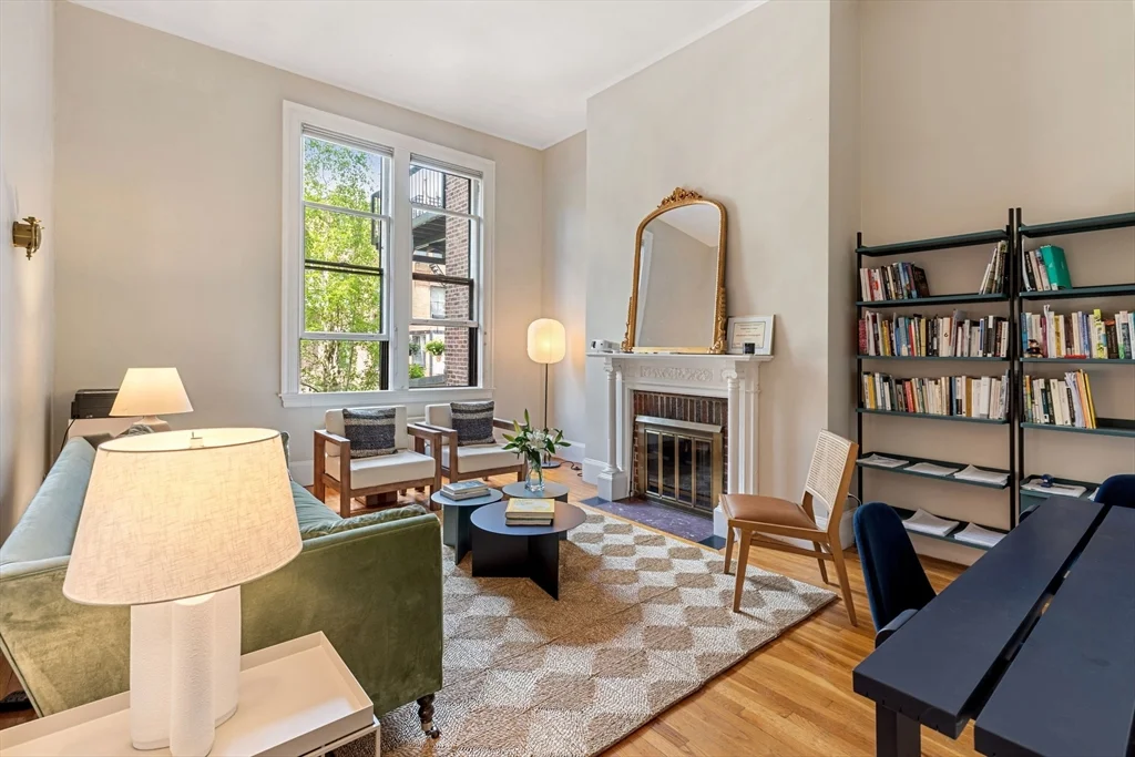 1 bed, 1 bath apartment for rent at 207 Commonwealth Ave Unit 4, Back Bay