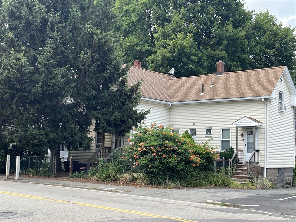 2 bed, 1 bath apartment for rent at 207 Copeland St Unit A, West Quincy — photo 1 of 17