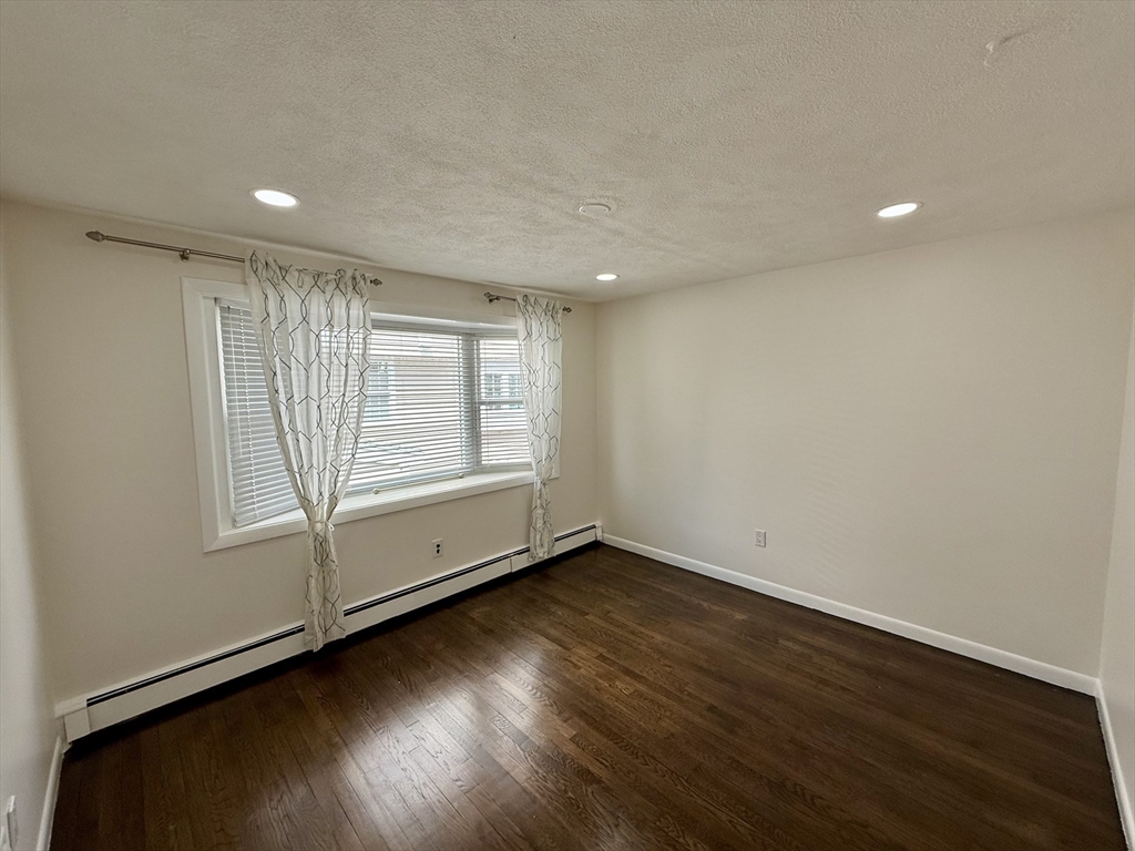 3 bed, 1 bath apartment for rent at 207 Franklin St, Stoneham — photo 10 of 13