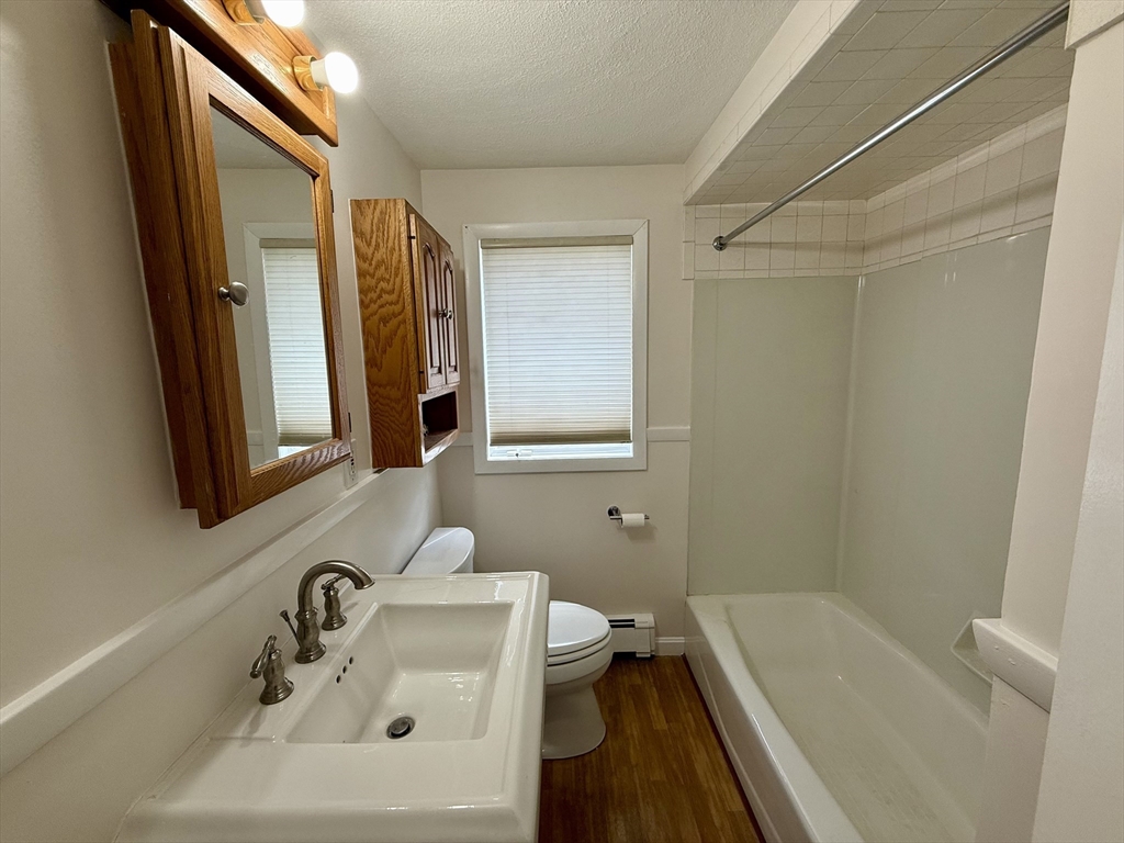 3 bed, 1 bath apartment for rent at 207 Franklin St, Stoneham — photo 6 of 13