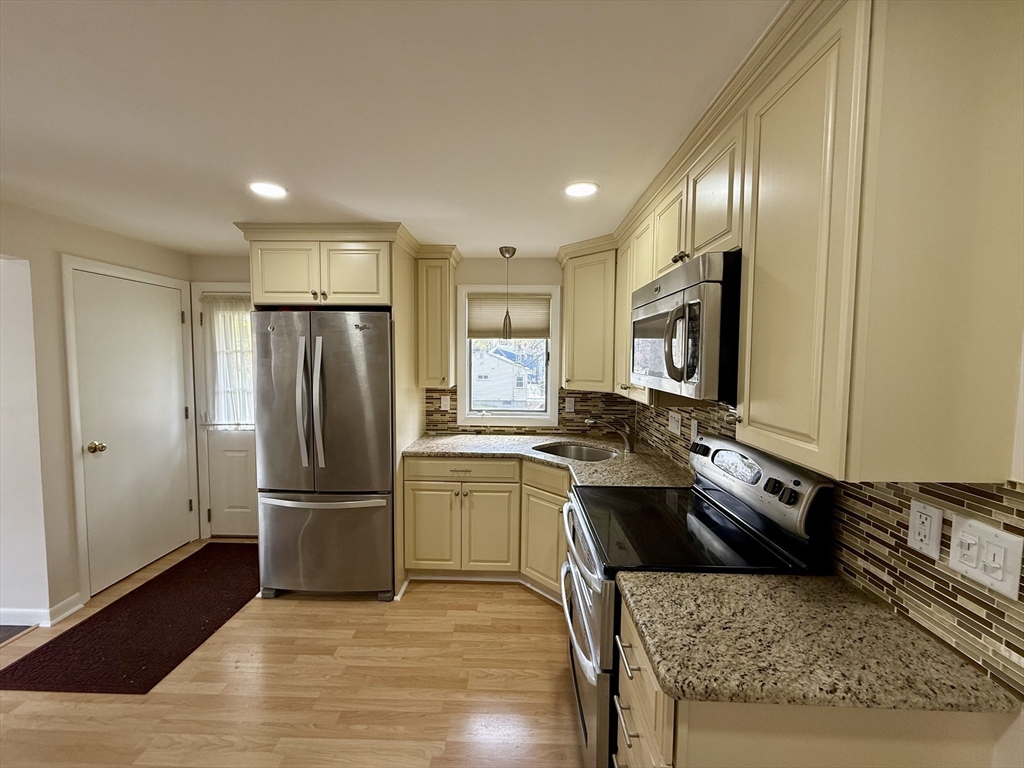 3 bed, 1 bath apartment for rent at 207 Franklin St, Stoneham — photo 3 of 13