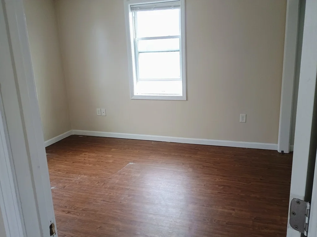 3 bed, 1 bath apartment for rent at 207 High St Unit 3, Taunton — photo 5 of 6