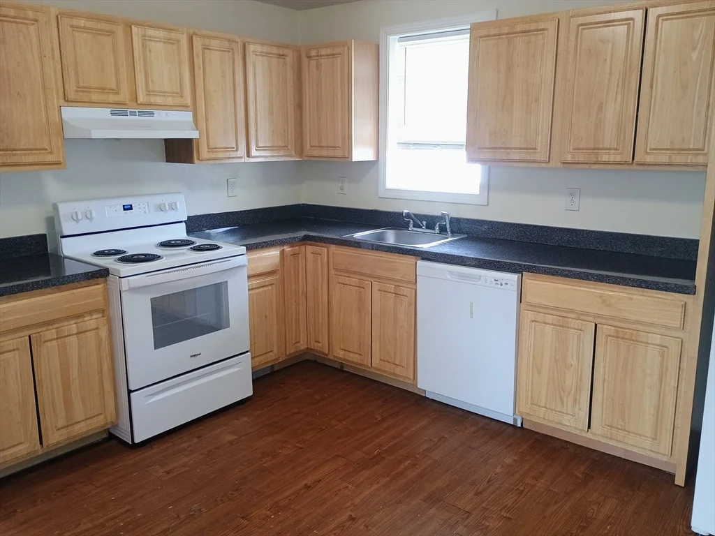 3 bed, 1 bath apartment for rent at 207 High St Unit 3, Taunton — photo 1 of 6