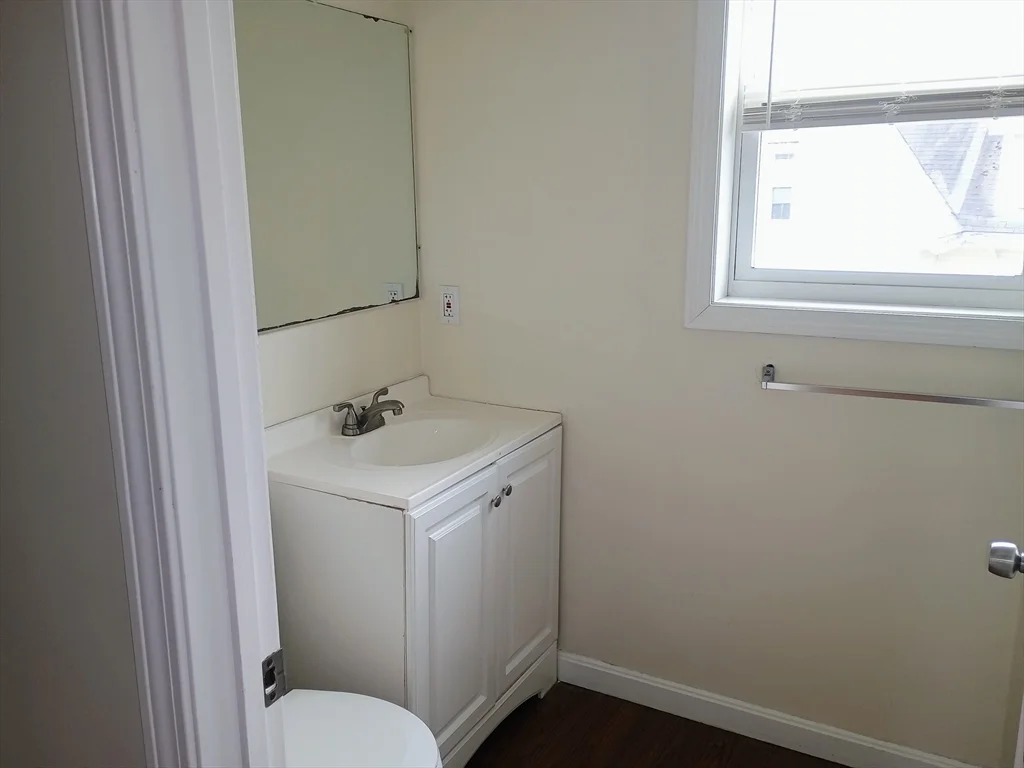 3 bed, 1 bath apartment for rent at 207 High St Unit 3, Taunton — photo 4 of 6
