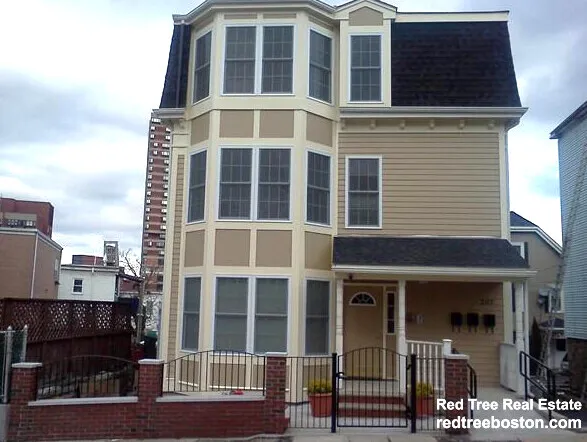 3 bed, 2 bath apartment for rent at 207 Hillside St Unit 2, Roxbury — photo 10 of 11