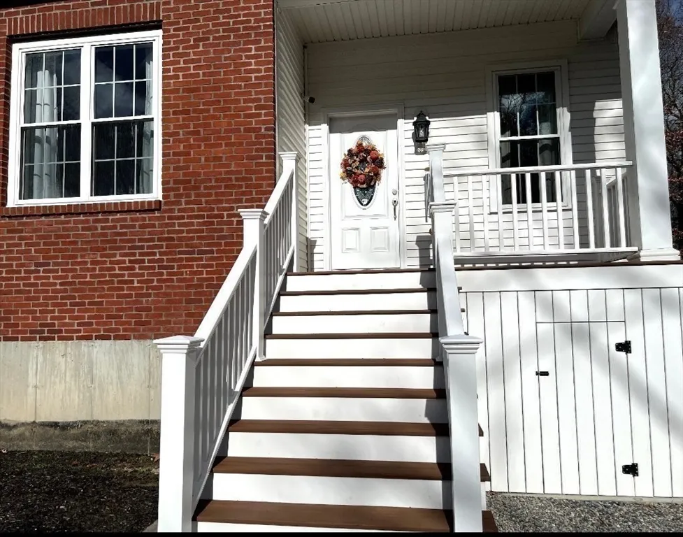 1 bed, 1 bath apartment for rent at 207 John Scott Blvd Unit B, Norton — photo 1 of 21