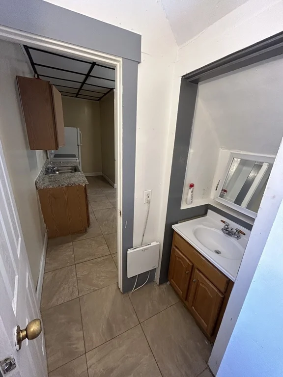 3 bed, 1 bath apartment for rent at 207 Lincoln St Unit 1, Marlborough — photo 4 of 12