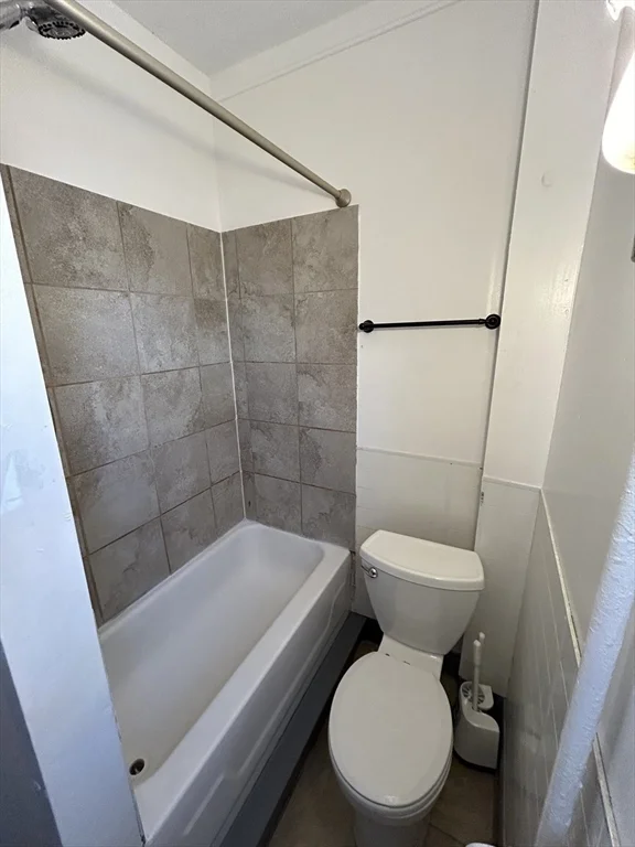 3 bed, 1 bath apartment for rent at 207 Lincoln St Unit 1, Marlborough — photo 3 of 12