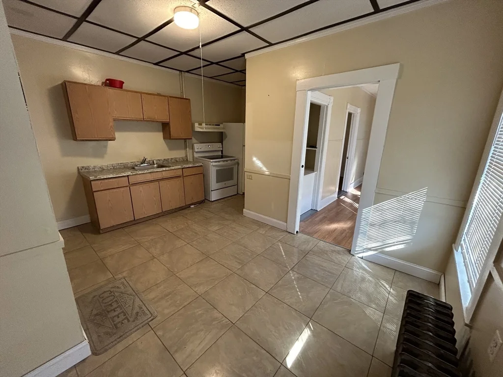 3 bed, 1 bath apartment for rent at 207 Lincoln St Unit 1, Marlborough — photo 1 of 12