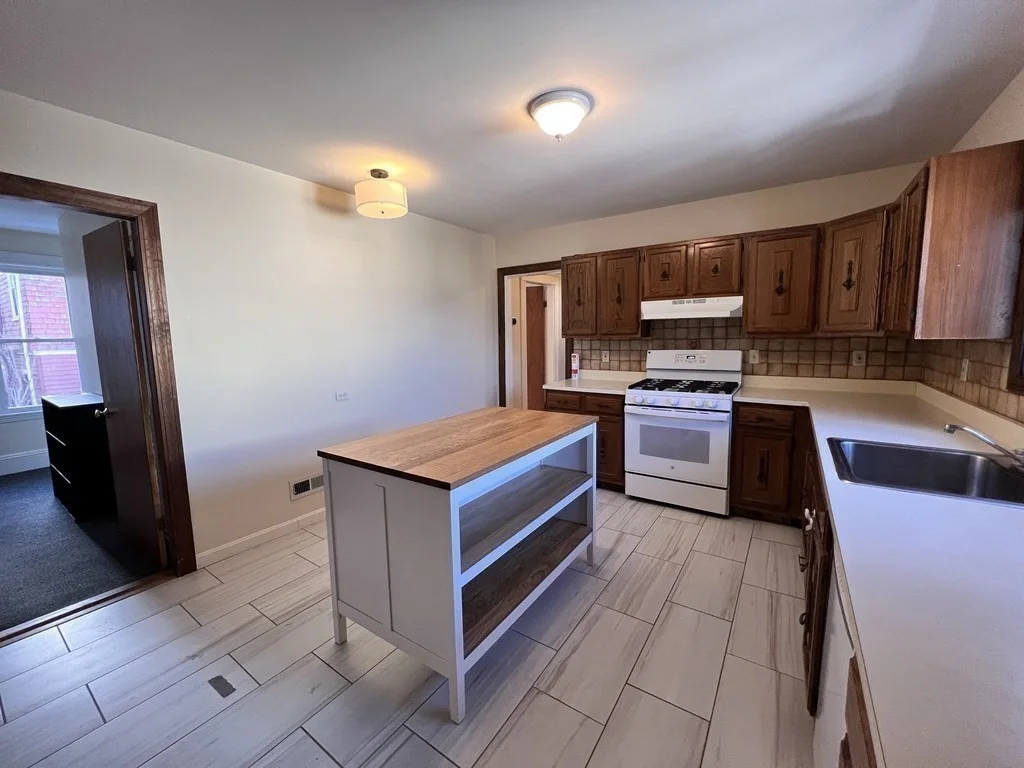 2 bed, 1 bath apartment for rent at 207 Lowell St Unit 2, Somerville — photo 5 of 9