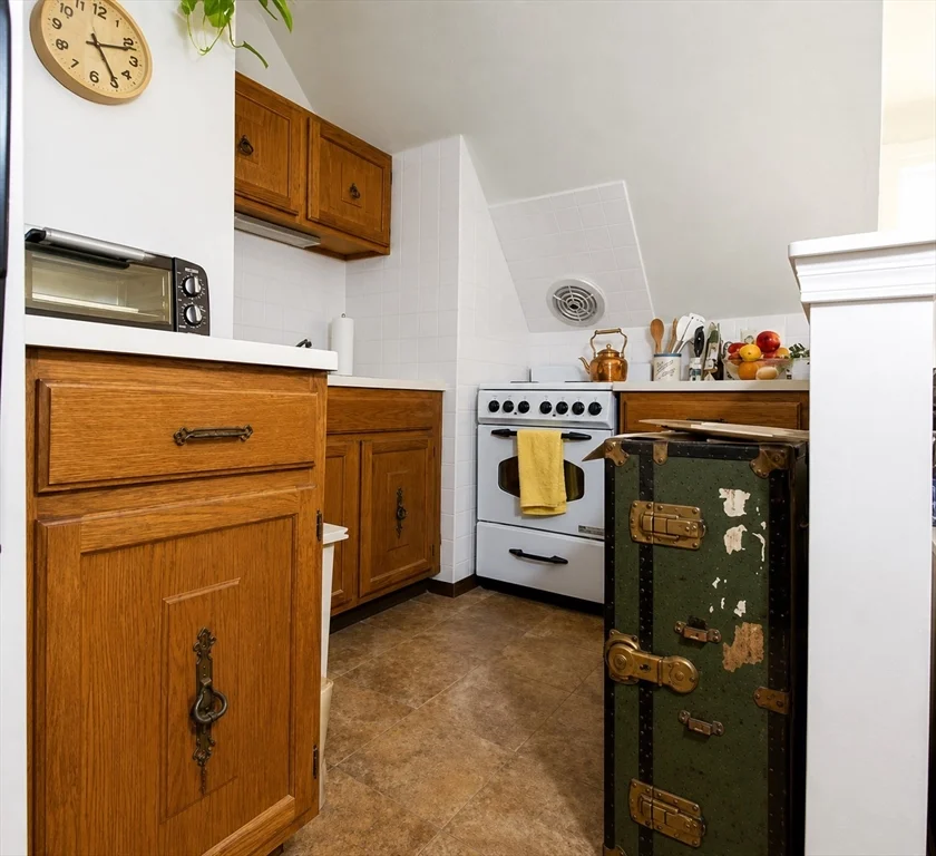 1 bed, 1 bath apartment for rent at 207 Lowell St Unit 3, Spring Hill — photo 4 of 8