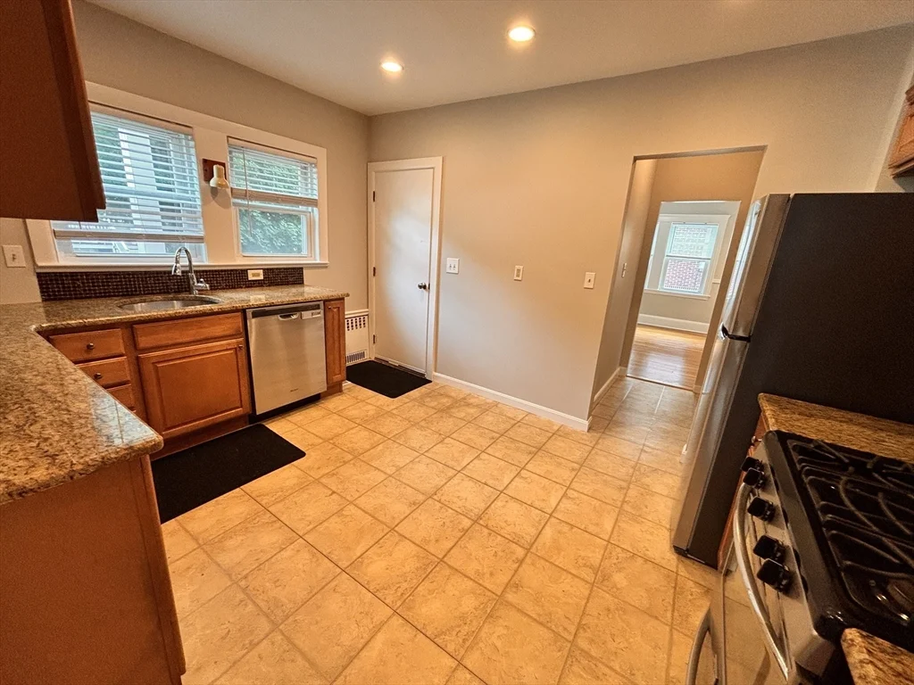 2 bed, 1 bath apartment for rent at 207 Main St Unit 207, Melrose — photo 3 of 10