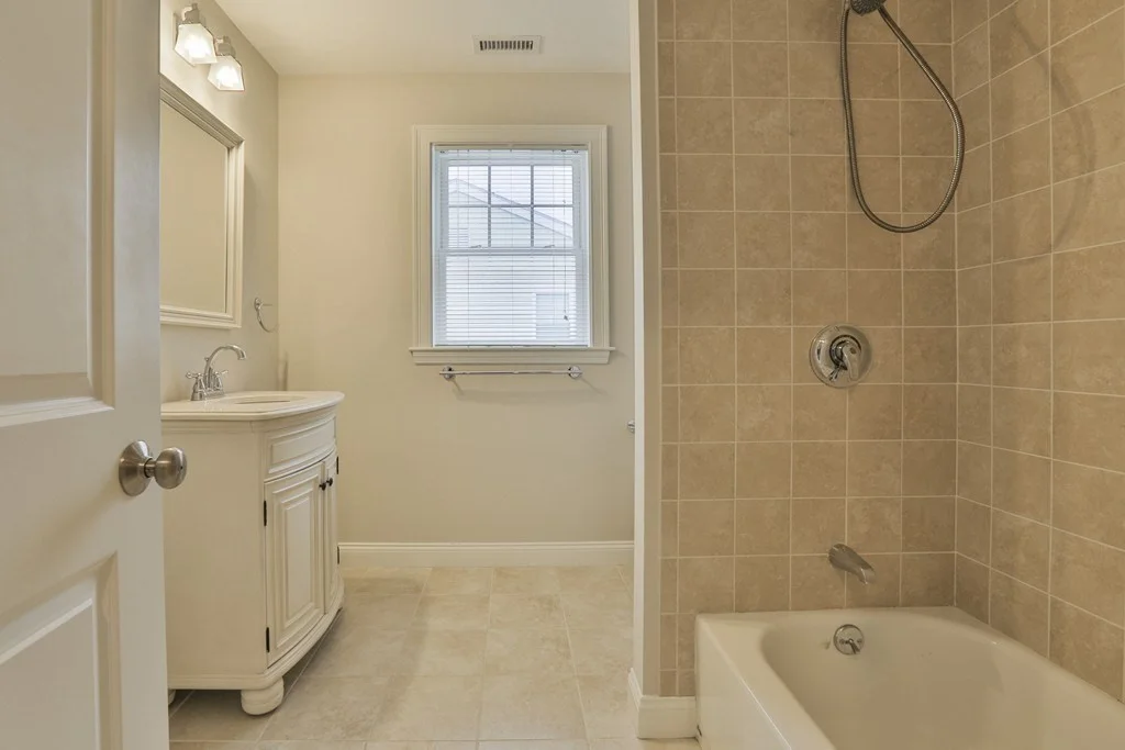 3 bed, 2 bath apartment for rent at 207 Renfrew St Unit 207, Arlington — photo 10 of 11