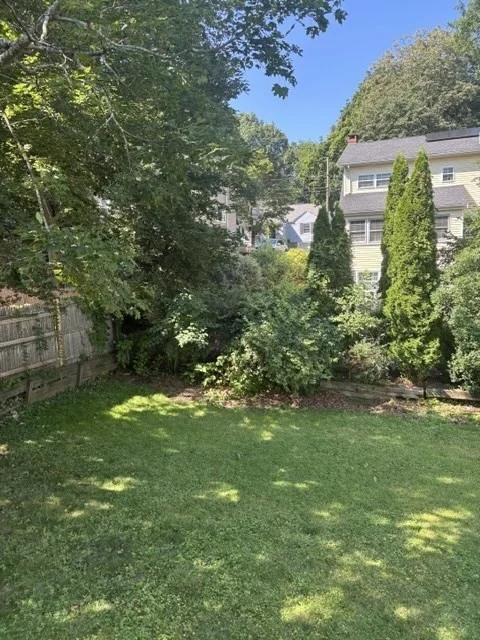 3 bed, 2 bath apartment for rent at 207 Renfrew St Unit 207, Arlington — photo 2 of 11