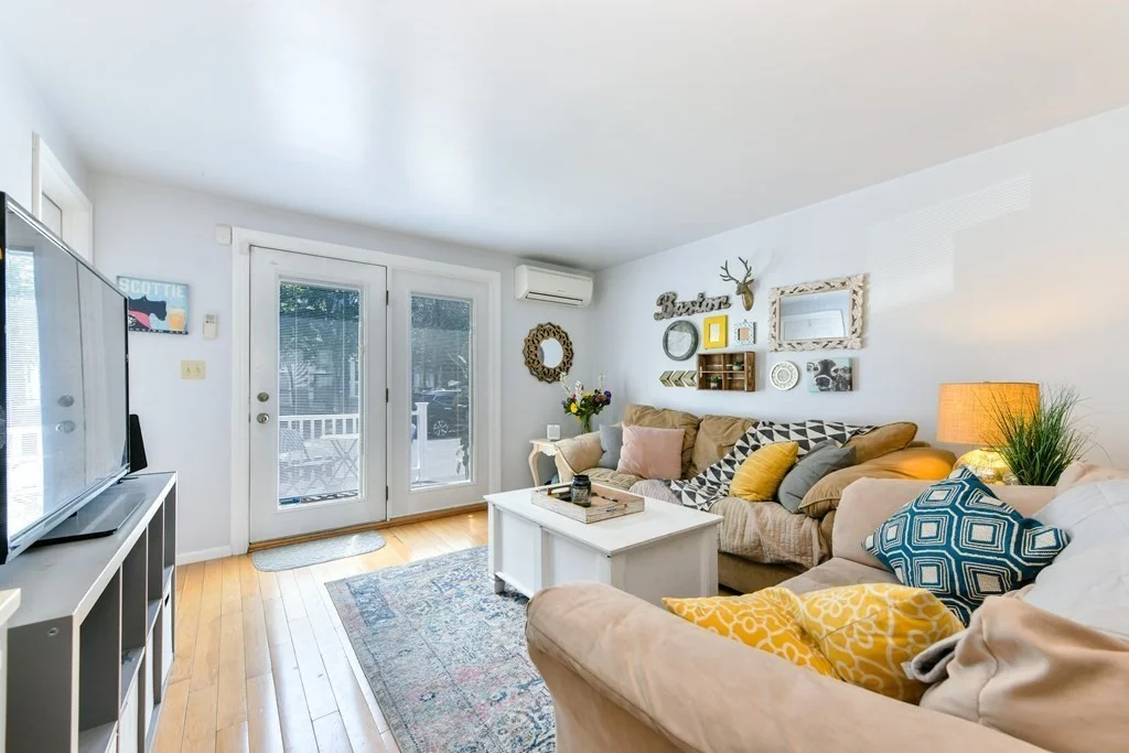 4 bed, 3 bath apartment for rent at 207 W 6th Unit 1, South Boston — photo 3 of 25