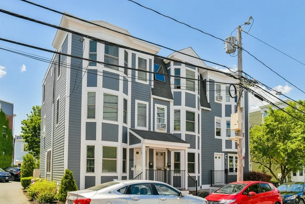 4 bed, 3 bath apartment for rent at 207 W 6th Unit 1, South Boston — photo 21 of 25