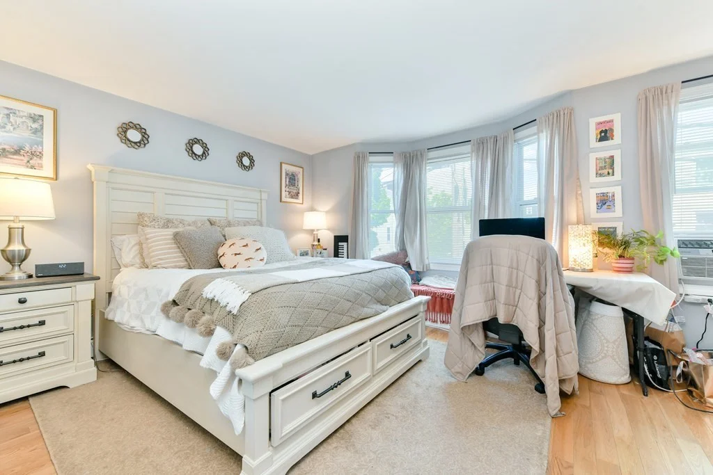 4 bed, 3 bath apartment for rent at 207 W 6th Unit 1, South Boston — photo 11 of 25