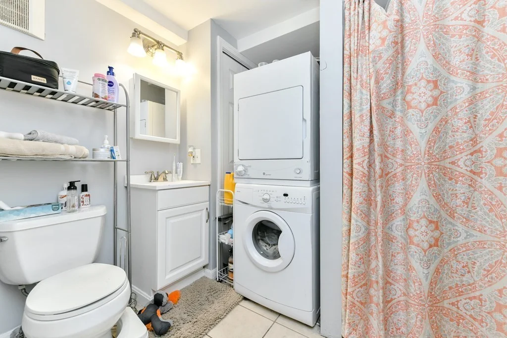 4 bed, 3 bath apartment for rent at 207 W 6th Unit 1, South Boston — photo 17 of 25