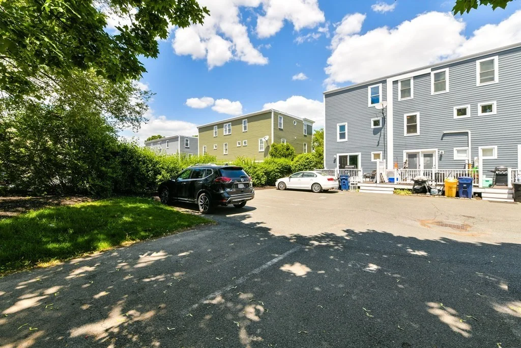 4 bed, 3 bath apartment for rent at 207 W 6th Unit 1, South Boston — photo 24 of 25