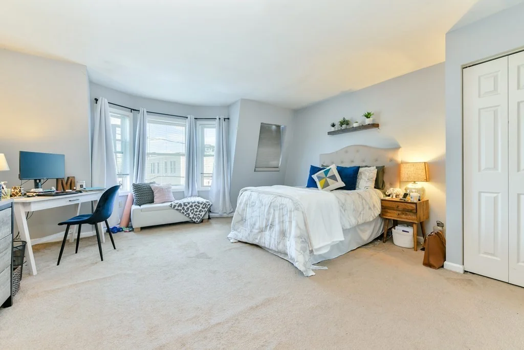 4 bed, 3 bath apartment for rent at 207 W 6th Unit 1, South Boston — photo 8 of 25
