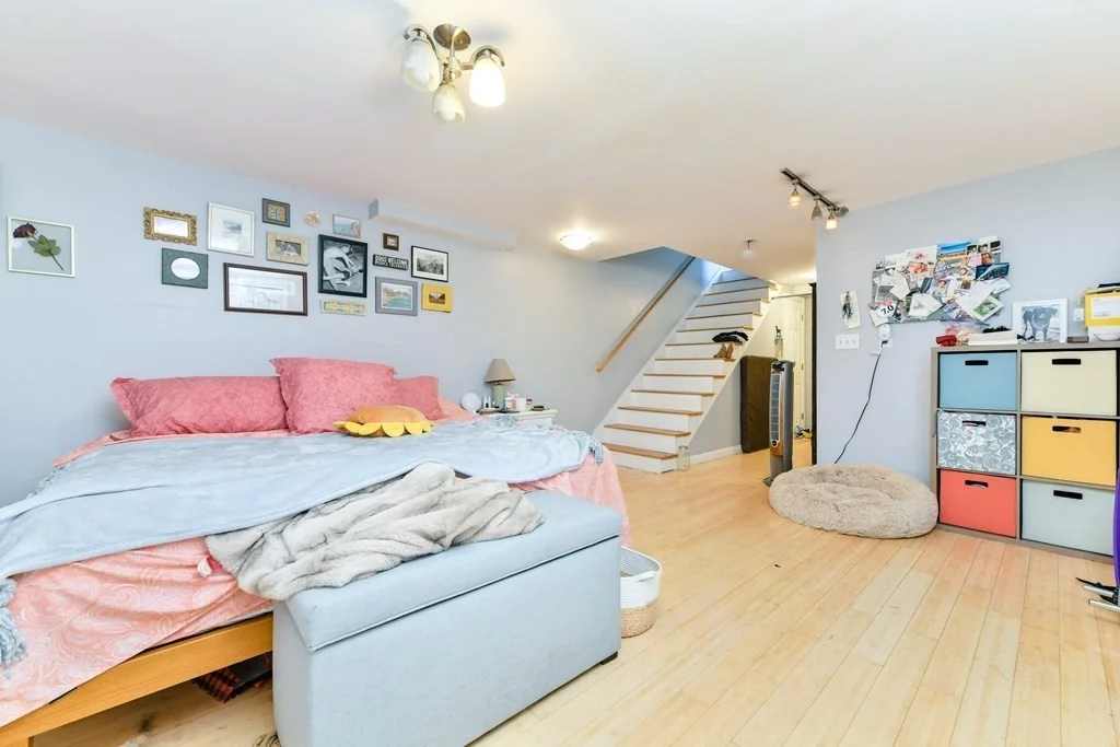 4 bed, 3 bath apartment for rent at 207 W 6th Unit 1, South Boston — photo 16 of 25
