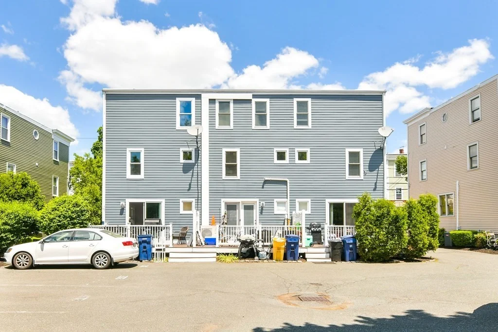 4 bed, 3 bath apartment for rent at 207 W 6th Unit 1, South Boston — photo 23 of 25