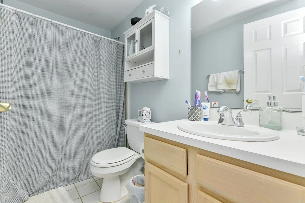 4 bed, 3 bath apartment for rent at 207 W 6th Unit 1, South Boston — photo 13 of 25