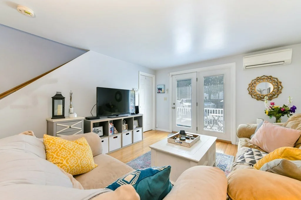 4 bed, 3 bath apartment for rent at 207 W 6th Unit 1, South Boston — photo 2 of 25