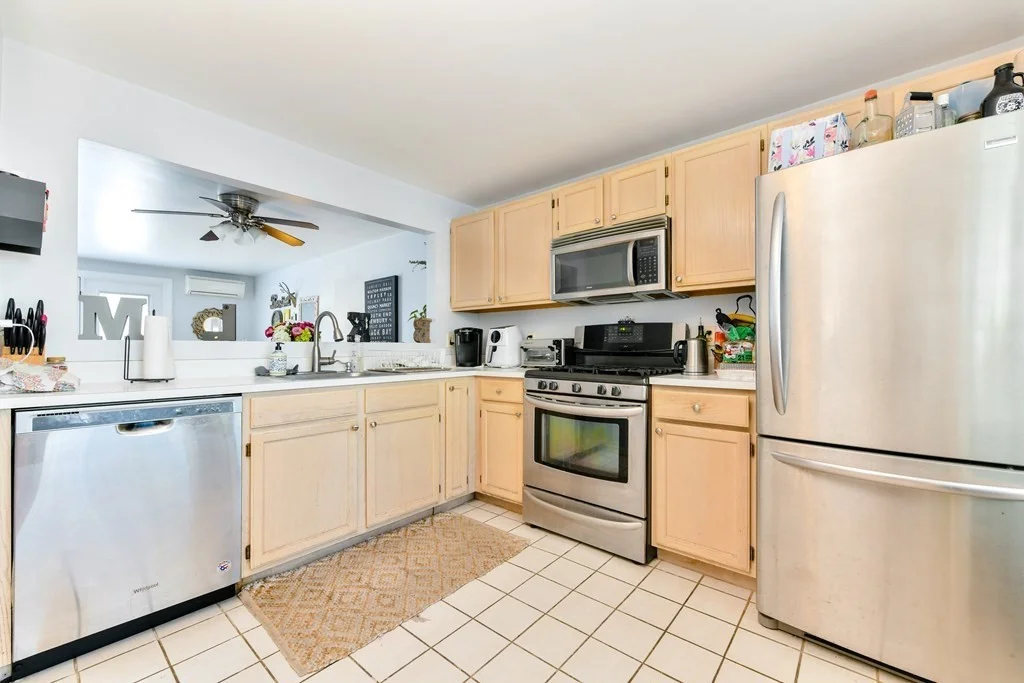 4 bed, 3 bath apartment for rent at 207 W 6th Unit 1, South Boston — photo 7 of 25