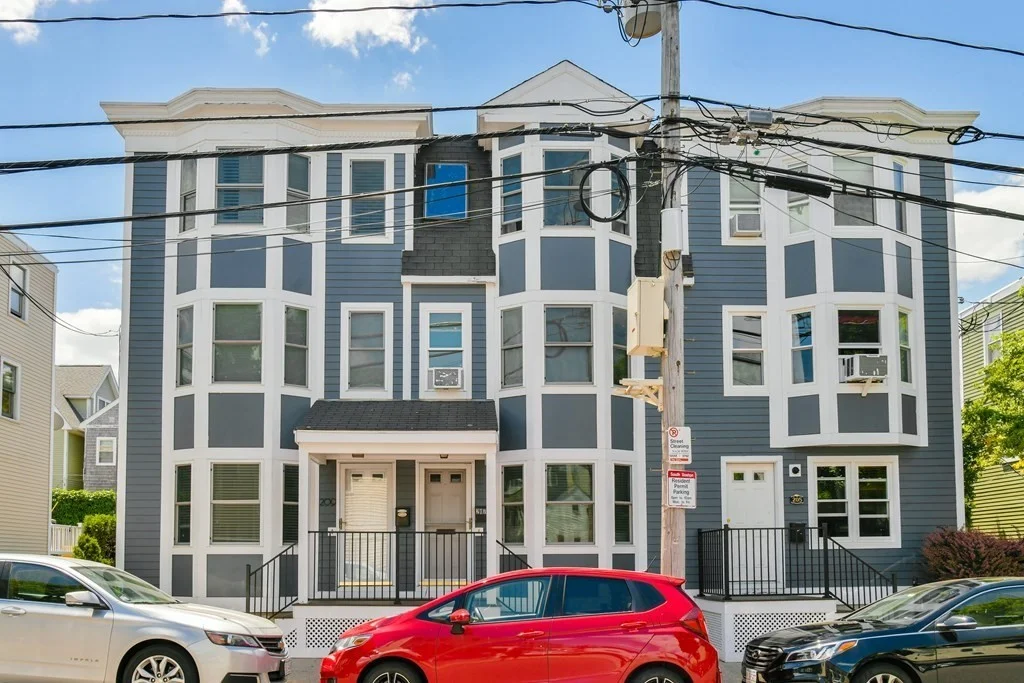 4 bed, 3 bath apartment for rent at 207 W 6th Unit 1, South Boston — photo 22 of 25