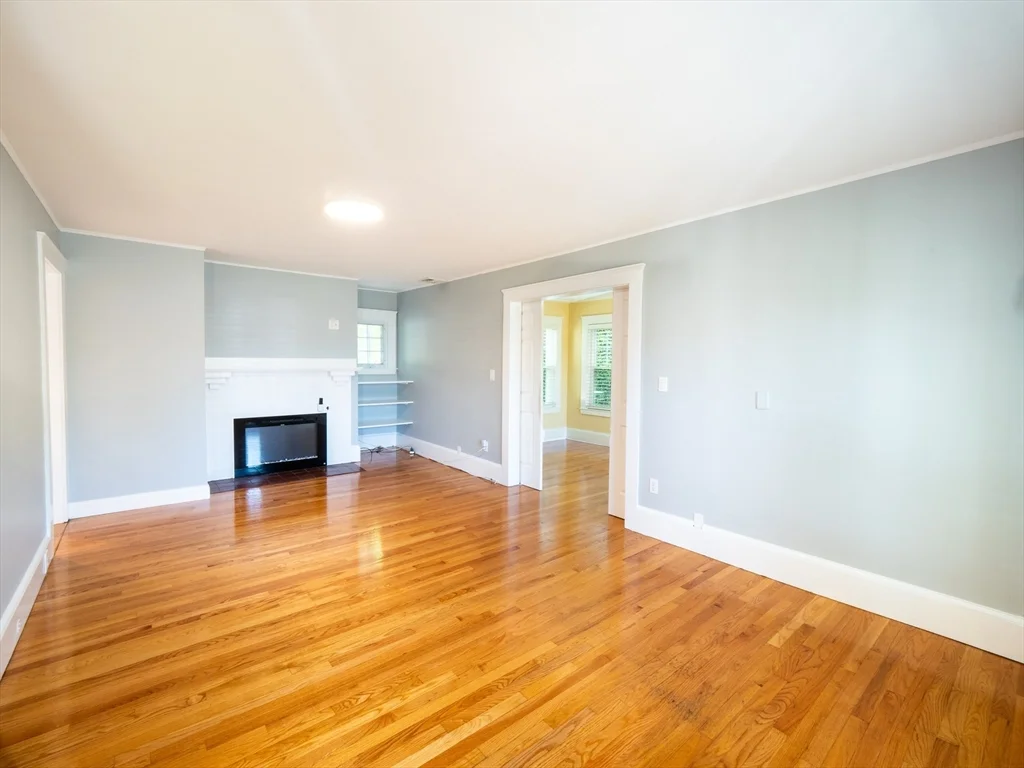 4 bed, 3 bath apartment for rent at 2075 Beacon St, Newton — photo 8 of 38
