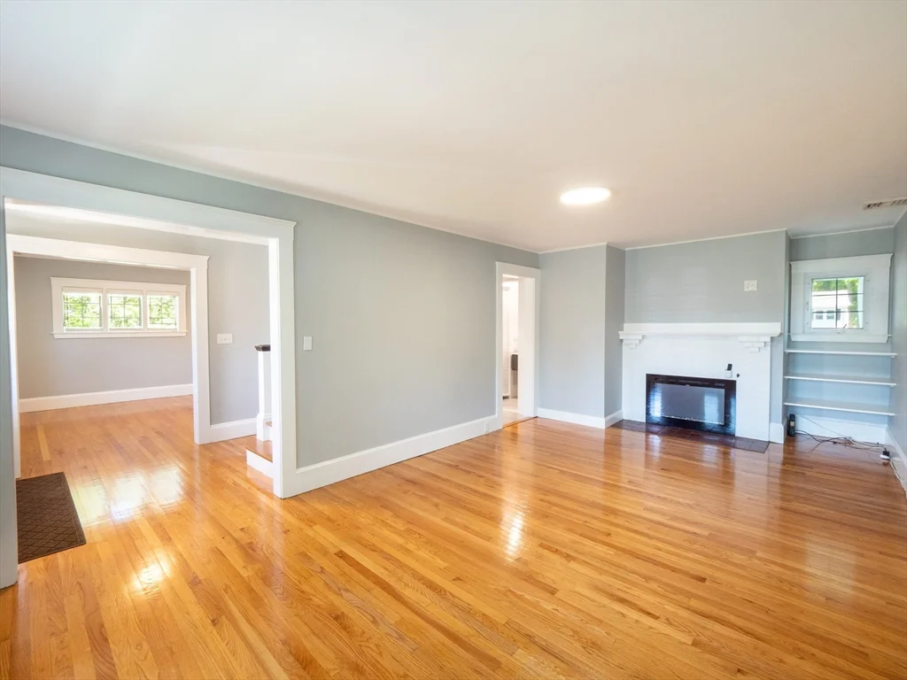 4 bed, 3 bath apartment for rent at 2075 Beacon St, Newton — photo 9 of 38