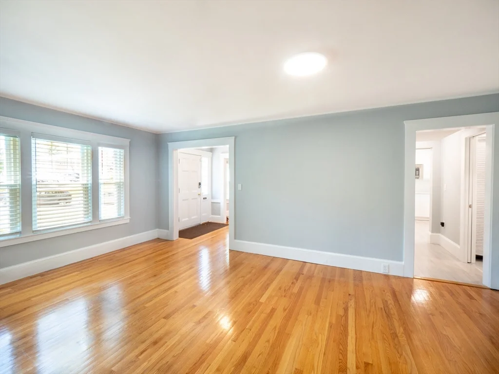 4 bed, 3 bath apartment for rent at 2075 Beacon St, Newton — photo 13 of 38