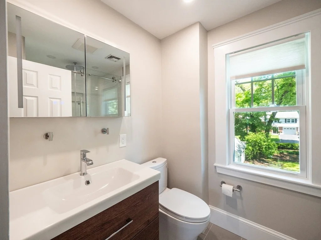 4 bed, 3 bath apartment for rent at 2075 Beacon St, Newton — photo 31 of 38