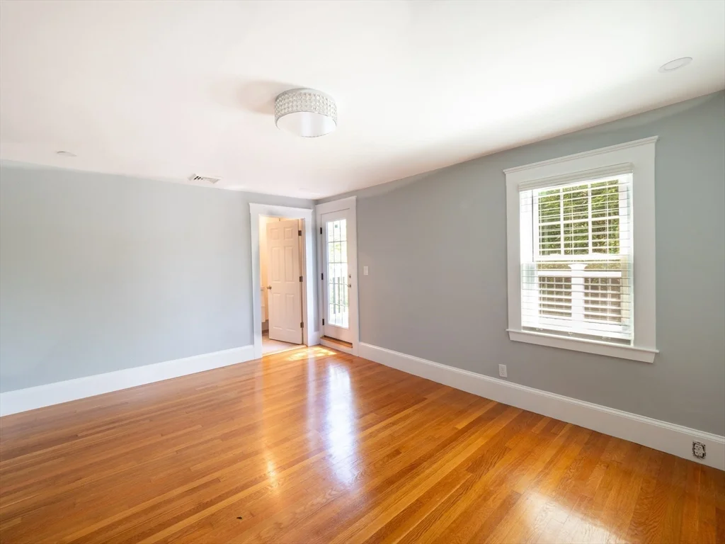 4 bed, 3 bath apartment for rent at 2075 Beacon St, Newton — photo 16 of 38