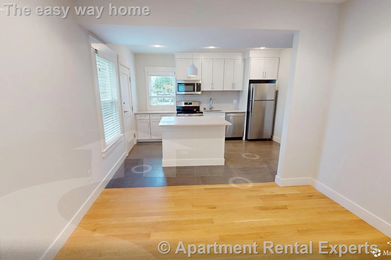 2 bed, 1 bath apartment for rent at 208-210 Banks St Unit 3, Riverside — photo 3 of 10