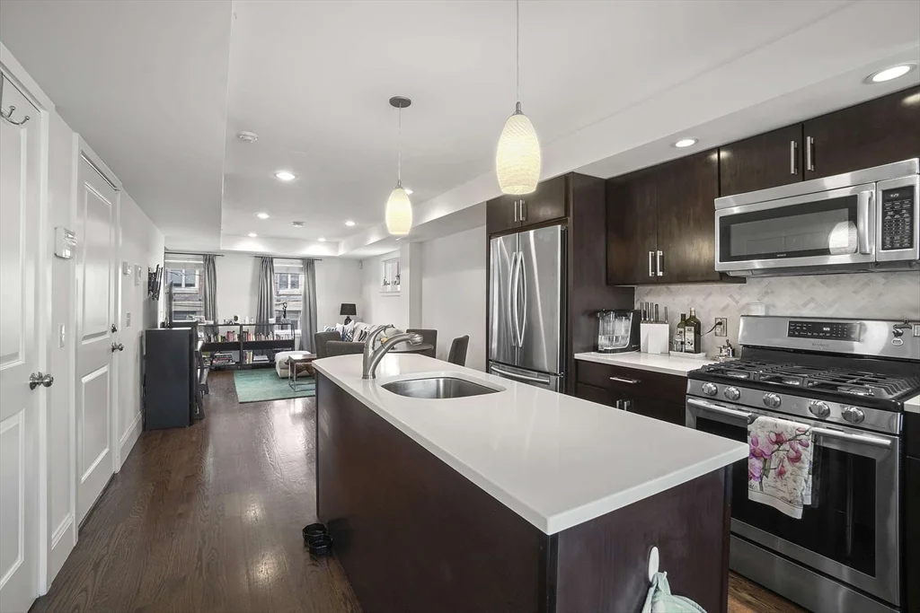2 bed, 1 bath apartment for rent at 208-210 West 7th St Unit 2L, South Boston — photo 3 of 20