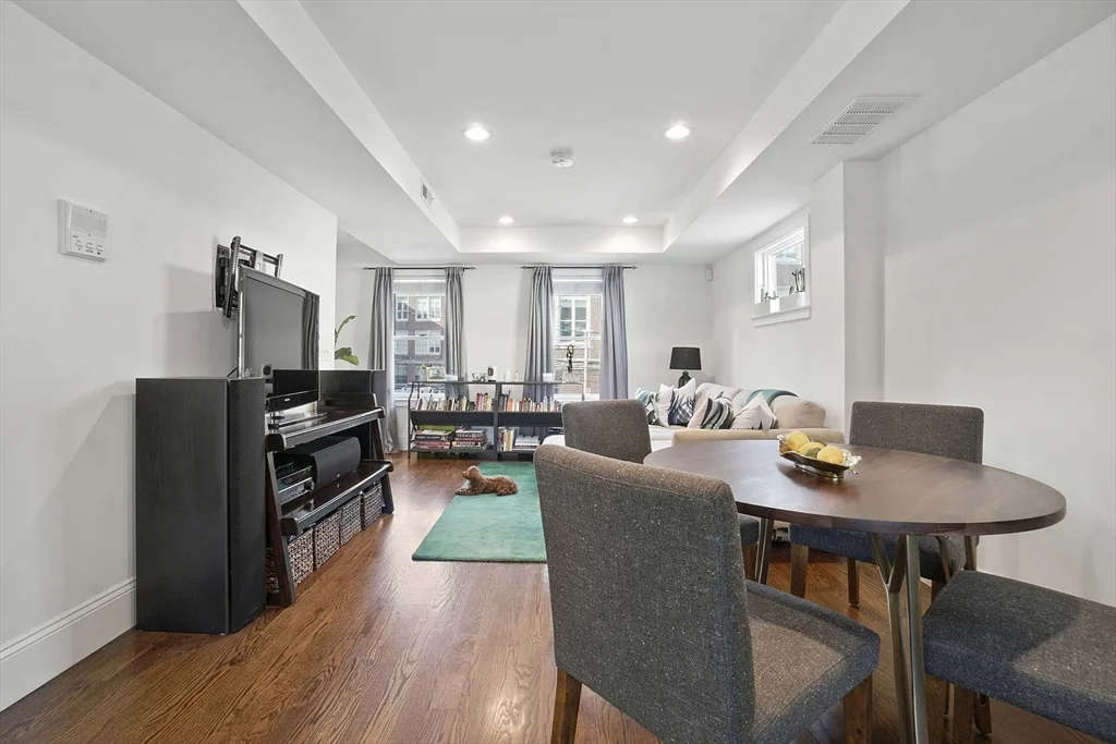 2 bed, 1 bath apartment for rent at 208-210 West 7th St Unit 2L, South Boston — photo 4 of 20