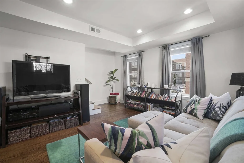 2 bed, 1 bath apartment for rent at 208-210 West 7th St Unit 2L, South Boston — photo 8 of 20