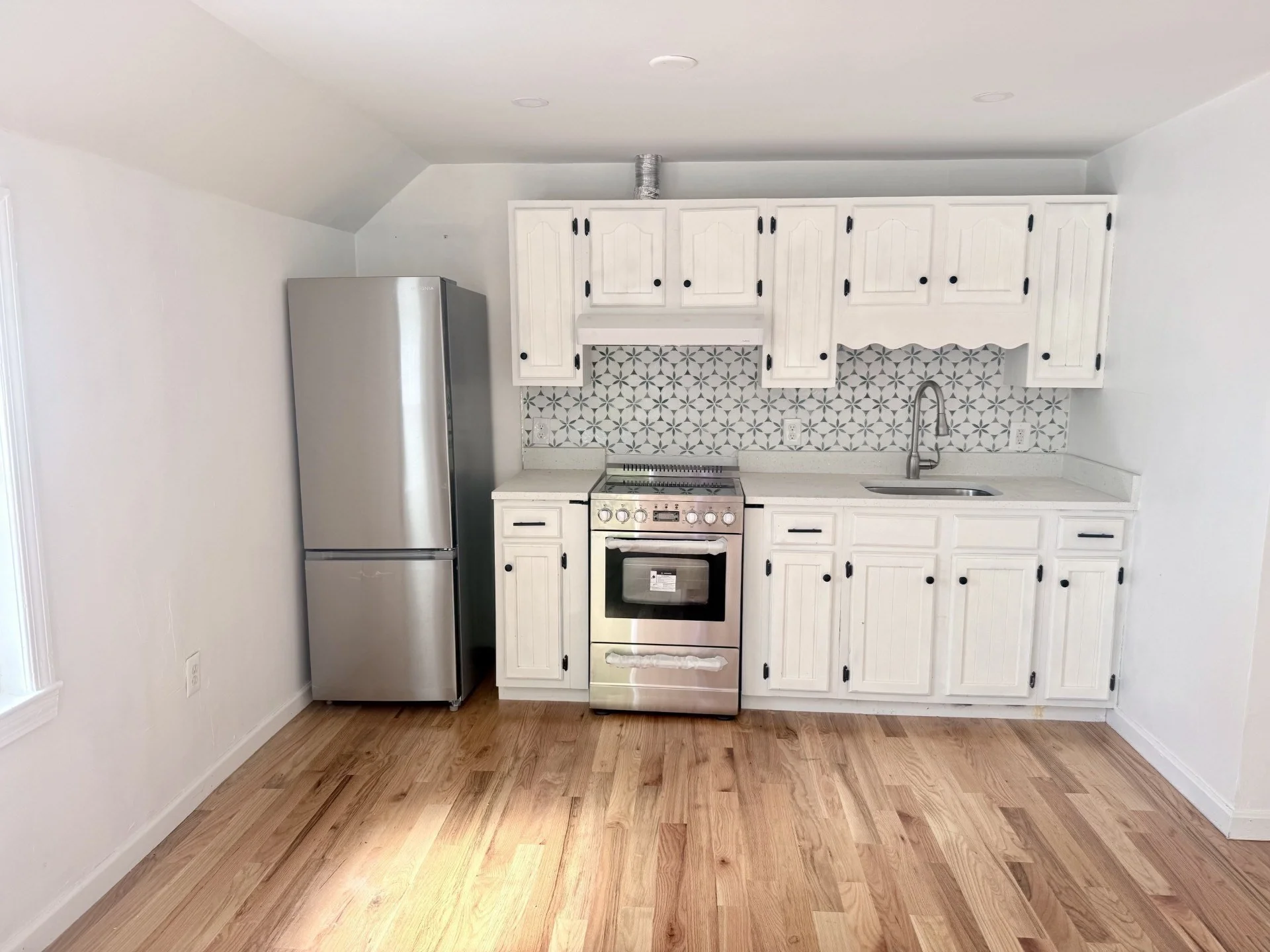 1 bed, 1 bath apartment for rent at 208 Green St Unit 2, Weymouth — photo 2 of 9